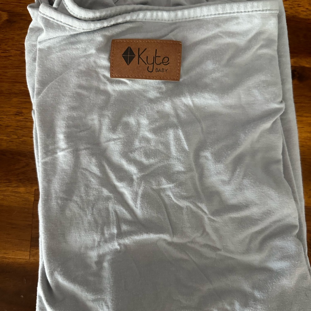 Kyte BABY Light Gray Car Seat Cover—USED